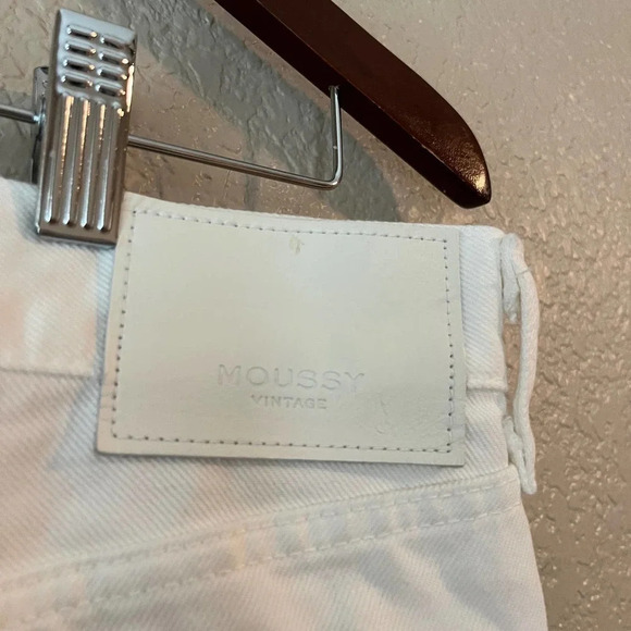 Moussy Vintage Distressed White Denim Jeans Button Fly Size 28 New NWT Raw Hem - Picture 8 of 12